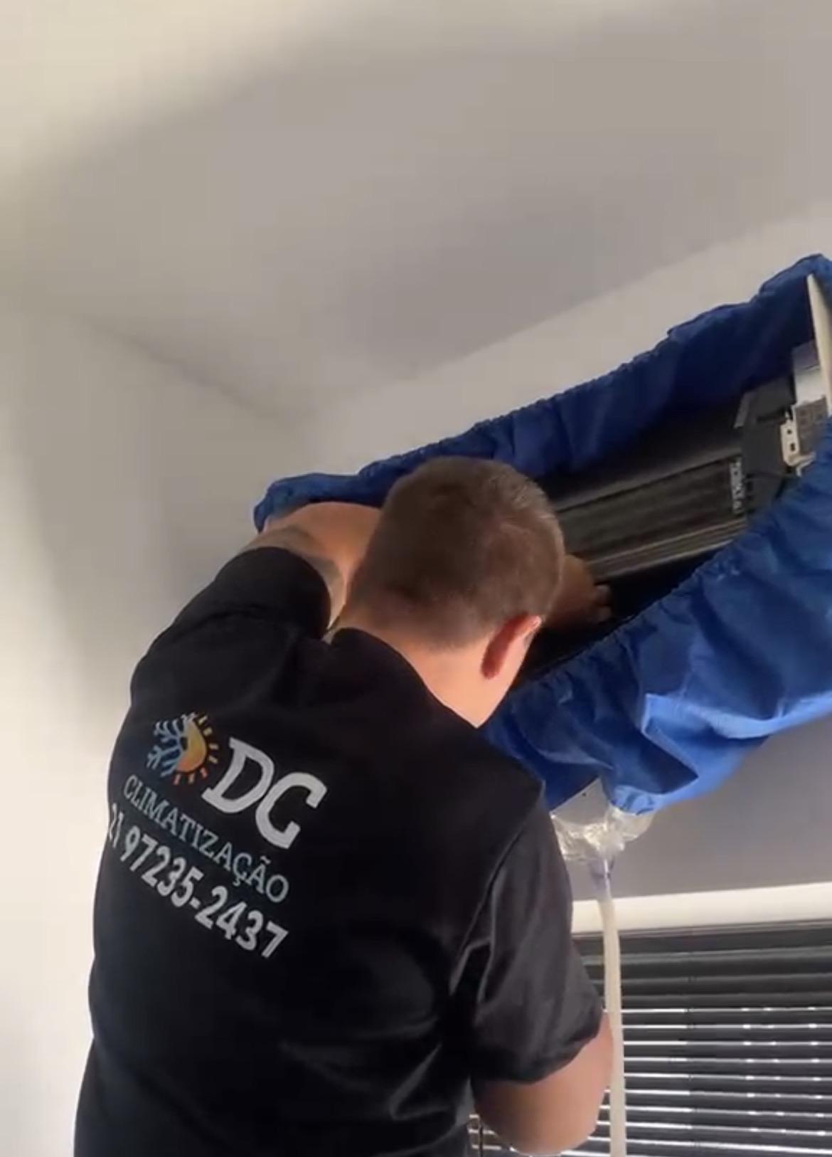 Higienização profunda de ar-condicionado pela equipe DC Climatização